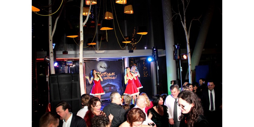 Выступление группы Фабрика, певицы Алены Апиной и певицы Славы в ресторане Sixty в Новогоднюю Ночь 2016-2017.